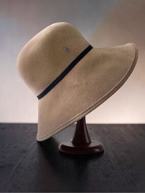 HELEN KAMINSKI TAN FELT HAT